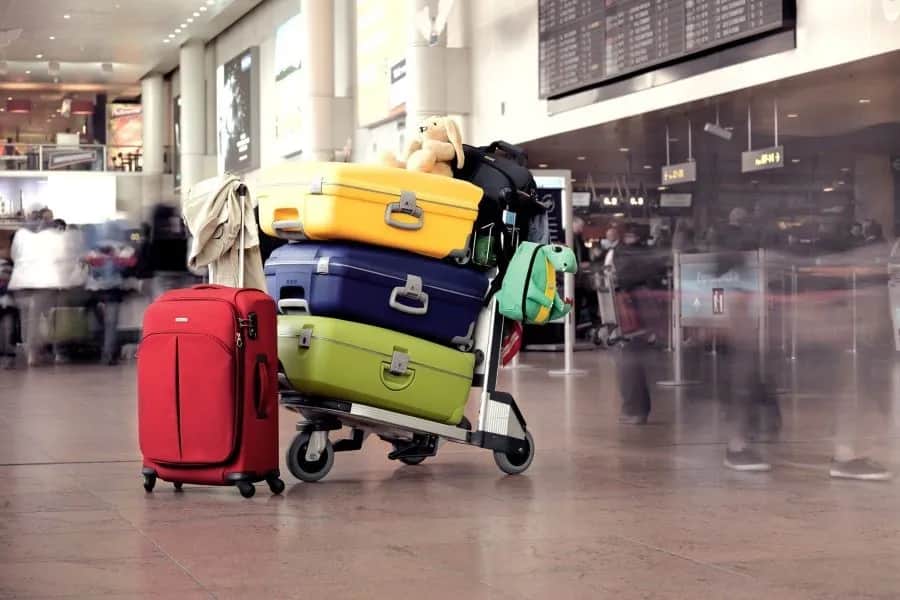 Ile ma ważyć walizka do samolotu, aby uniknąć dodatkowych opłat?